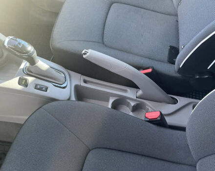 Белый Рено Зое, объемом двигателя 0 л и пробегом 146 тыс. км за 5800 $, фото 16 на Automoto.ua