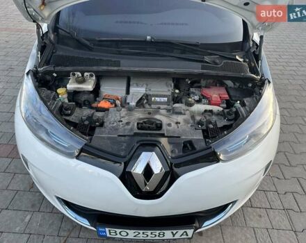 Белый Рено Зое, объемом двигателя 0 л и пробегом 120 тыс. км за 5999 $, фото 34 на Automoto.ua
