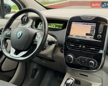 Белый Рено Зое, объемом двигателя 0 л и пробегом 158 тыс. км за 5999 $, фото 37 на Automoto.ua