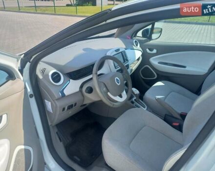 Белый Рено Зое, объемом двигателя 0 л и пробегом 150 тыс. км за 5750 $, фото 28 на Automoto.ua
