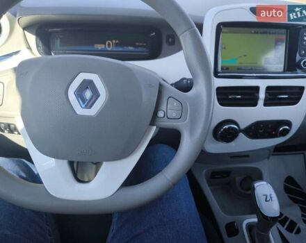 Белый Рено Зое, объемом двигателя 0 л и пробегом 88 тыс. км за 5899 $, фото 11 на Automoto.ua