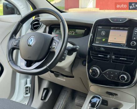 Белый Рено Зое, объемом двигателя 0 л и пробегом 155 тыс. км за 6300 $, фото 38 на Automoto.ua