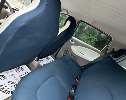 Белый Рено Зое, объемом двигателя 0 л и пробегом 106 тыс. км за 6550 $, фото 26 на Automoto.ua