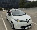 Белый Рено Зое, объемом двигателя 0 л и пробегом 100 тыс. км за 6500 $, фото 3 на Automoto.ua