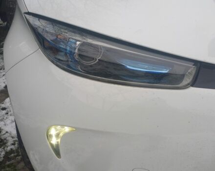 Белый Рено Зое, объемом двигателя 0 л и пробегом 150 тыс. км за 5550 $, фото 5 на Automoto.ua