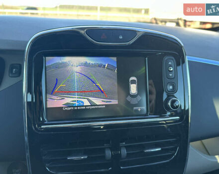 Белый Рено Зое, объемом двигателя 0 л и пробегом 88 тыс. км за 5700 $, фото 17 на Automoto.ua