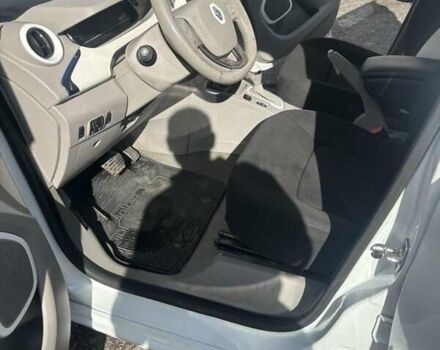 Білий Рено Зое, об'ємом двигуна 0 л та пробігом 180 тис. км за 6400 $, фото 3 на Automoto.ua