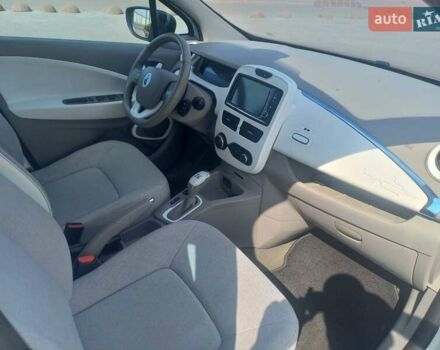 Белый Рено Зое, объемом двигателя 0 л и пробегом 150 тыс. км за 5600 $, фото 14 на Automoto.ua