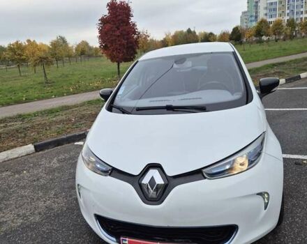Белый Рено Зое, объемом двигателя 0 л и пробегом 138 тыс. км за 6700 $, фото 2 на Automoto.ua