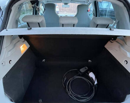 Белый Рено Зое, объемом двигателя 0 л и пробегом 70 тыс. км за 7500 $, фото 7 на Automoto.ua