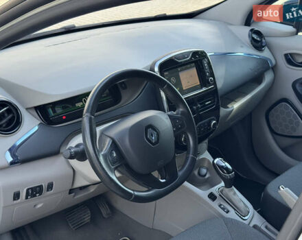 Белый Рено Зое, объемом двигателя 0 л и пробегом 155 тыс. км за 6300 $, фото 16 на Automoto.ua