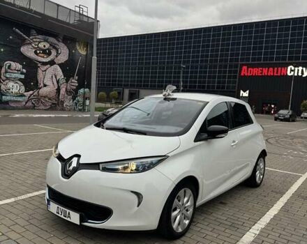 Белый Рено Зое, объемом двигателя 0 л и пробегом 100 тыс. км за 6500 $, фото 1 на Automoto.ua