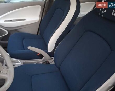 Белый Рено Зое, объемом двигателя 0 л и пробегом 144 тыс. км за 5999 $, фото 7 на Automoto.ua