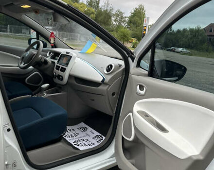 Белый Рено Зое, объемом двигателя 0 л и пробегом 106 тыс. км за 6550 $, фото 22 на Automoto.ua