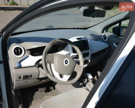 Белый Рено Зое, объемом двигателя 0 л и пробегом 118 тыс. км за 6600 $, фото 3 на Automoto.ua