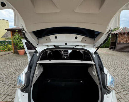 Білий Рено Зое, об'ємом двигуна 0 л та пробігом 129 тис. км за 6699 $, фото 84 на Automoto.ua