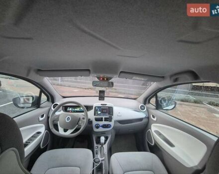 Белый Рено Зое, объемом двигателя 0 л и пробегом 135 тыс. км за 6499 $, фото 12 на Automoto.ua