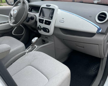 Белый Рено Зое, объемом двигателя 0 л и пробегом 106 тыс. км за 5499 $, фото 14 на Automoto.ua