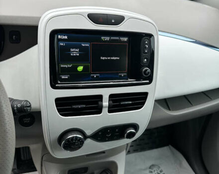 Білий Рено Зое, об'ємом двигуна 0 л та пробігом 72 тис. км за 5999 $, фото 14 на Automoto.ua