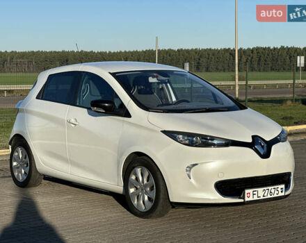 Белый Рено Зое, объемом двигателя 0 л и пробегом 88 тыс. км за 5700 $, фото 2 на Automoto.ua