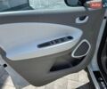 Белый Рено Зое, объемом двигателя 0 л и пробегом 166 тыс. км за 5999 $, фото 13 на Automoto.ua
