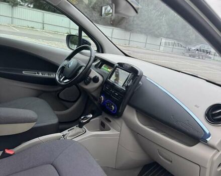 Белый Рено Зое, объемом двигателя 0 л и пробегом 100 тыс. км за 6500 $, фото 20 на Automoto.ua