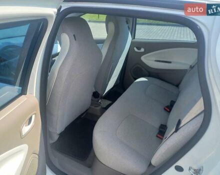 Белый Рено Зое, объемом двигателя 0 л и пробегом 150 тыс. км за 5600 $, фото 10 на Automoto.ua