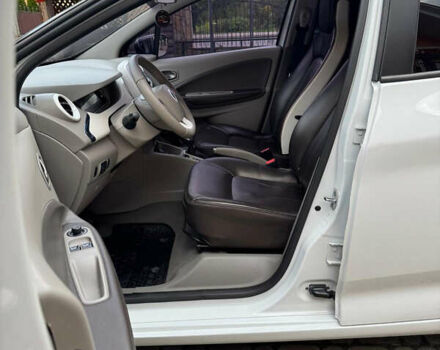 Білий Рено Зое, об'ємом двигуна 0 л та пробігом 129 тис. км за 6699 $, фото 34 на Automoto.ua