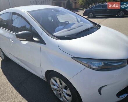 Белый Рено Зое, объемом двигателя 0 л и пробегом 88 тыс. км за 5899 $, фото 9 на Automoto.ua