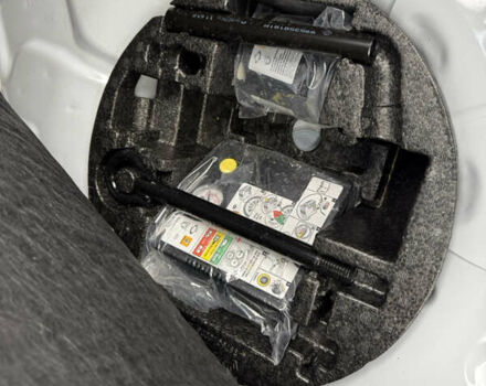 Белый Рено Зое, объемом двигателя 0 л и пробегом 158 тыс. км за 5999 $, фото 32 на Automoto.ua