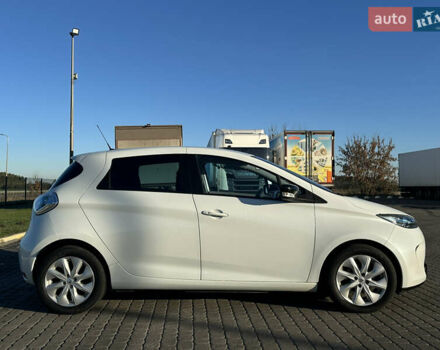 Белый Рено Зое, объемом двигателя 0 л и пробегом 88 тыс. км за 5700 $, фото 4 на Automoto.ua