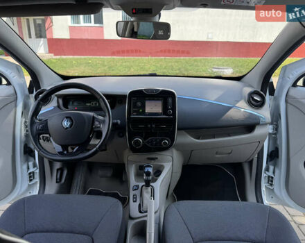 Белый Рено Зое, объемом двигателя 0 л и пробегом 155 тыс. км за 6300 $, фото 36 на Automoto.ua