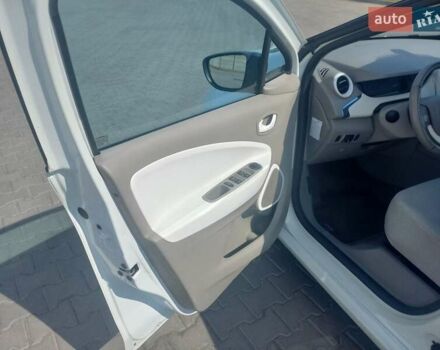 Белый Рено Зое, объемом двигателя 0 л и пробегом 150 тыс. км за 5600 $, фото 15 на Automoto.ua