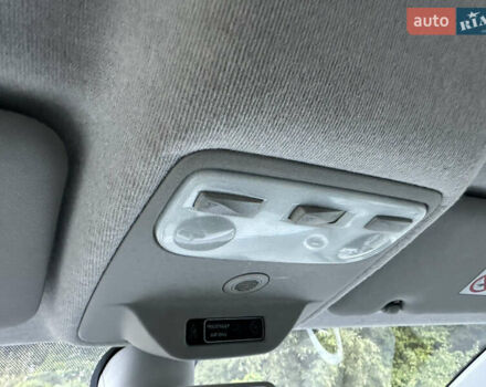 Белый Рено Зое, объемом двигателя 0 л и пробегом 106 тыс. км за 6550 $, фото 34 на Automoto.ua