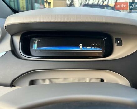 Белый Рено Зое, объемом двигателя 0 л и пробегом 120 тыс. км за 5999 $, фото 31 на Automoto.ua