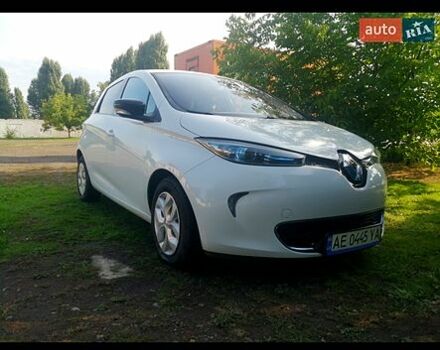 Белый Рено Зое, объемом двигателя 0 л и пробегом 180 тыс. км за 6300 $, фото 2 на Automoto.ua