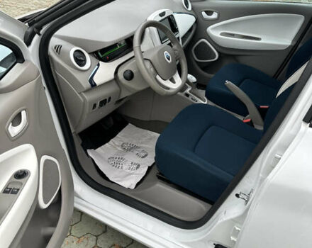 Білий Рено Зое, об'ємом двигуна 0 л та пробігом 72 тис. км за 5999 $, фото 9 на Automoto.ua