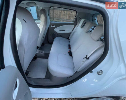 Белый Рено Зое, объемом двигателя 0 л и пробегом 70 тыс. км за 7500 $, фото 5 на Automoto.ua