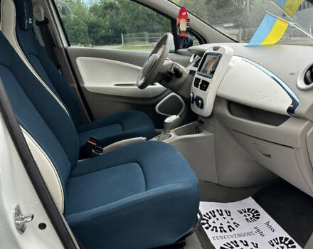 Белый Рено Зое, объемом двигателя 0 л и пробегом 104 тыс. км за 6570 $, фото 58 на Automoto.ua