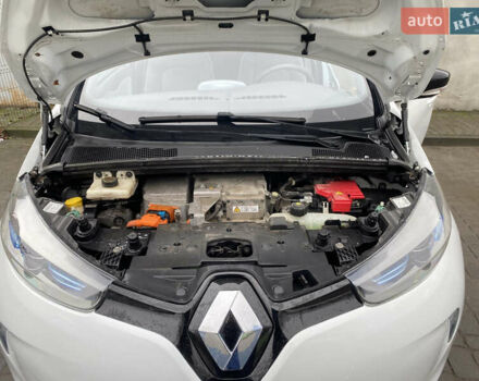 Белый Рено Зое, объемом двигателя 0 л и пробегом 211 тыс. км за 5800 $, фото 10 на Automoto.ua