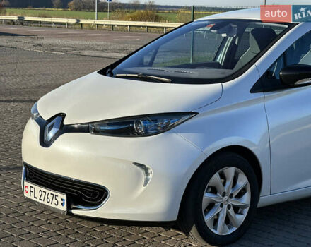 Белый Рено Зое, объемом двигателя 0 л и пробегом 88 тыс. км за 5700 $, фото 10 на Automoto.ua