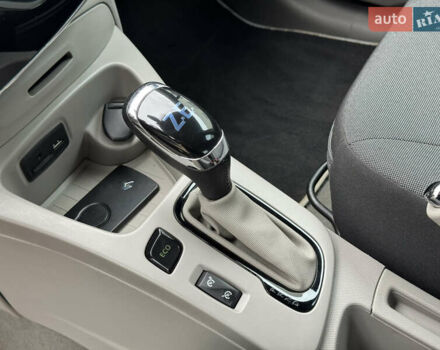 Белый Рено Зое, объемом двигателя 0 л и пробегом 158 тыс. км за 5999 $, фото 22 на Automoto.ua