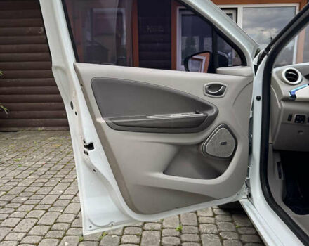 Білий Рено Зое, об'ємом двигуна 0 л та пробігом 129 тис. км за 6699 $, фото 28 на Automoto.ua