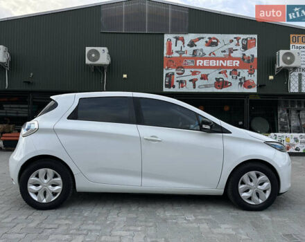 Белый Рено Зое, объемом двигателя 0 л и пробегом 106 тыс. км за 6550 $, фото 11 на Automoto.ua