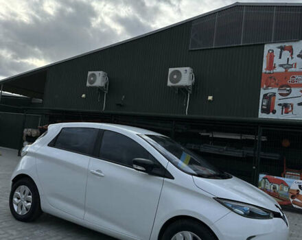 Белый Рено Зое, объемом двигателя 0 л и пробегом 106 тыс. км за 6550 $, фото 13 на Automoto.ua