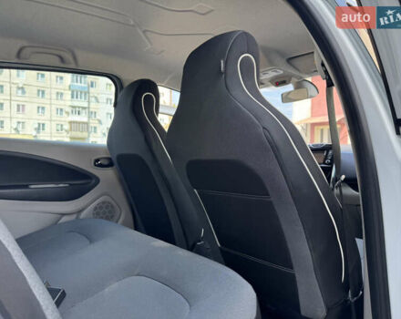 Белый Рено Зое, объемом двигателя 0 л и пробегом 155 тыс. км за 6300 $, фото 33 на Automoto.ua