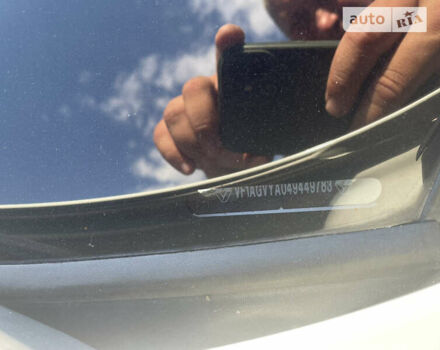 Белый Рено Зое, объемом двигателя 0 л и пробегом 146 тыс. км за 5800 $, фото 17 на Automoto.ua