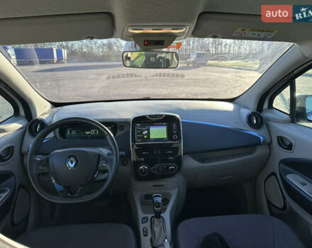 Белый Рено Зое, объемом двигателя 0 л и пробегом 88 тыс. км за 5700 $, фото 14 на Automoto.ua