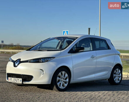 Белый Рено Зое, объемом двигателя 0 л и пробегом 88 тыс. км за 5700 $, фото 11 на Automoto.ua