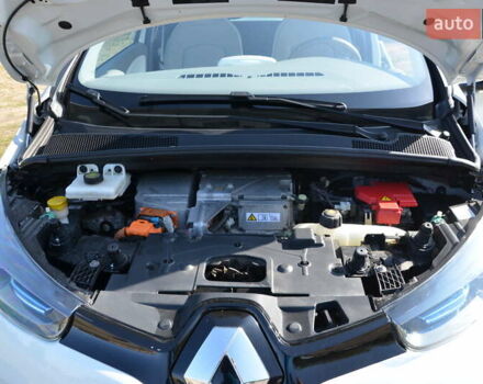 Белый Рено Зое, объемом двигателя 0 л и пробегом 118 тыс. км за 6600 $, фото 2 на Automoto.ua